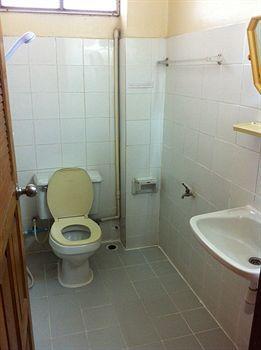 Kong Court Guest House Чиангмай Екстериор снимка